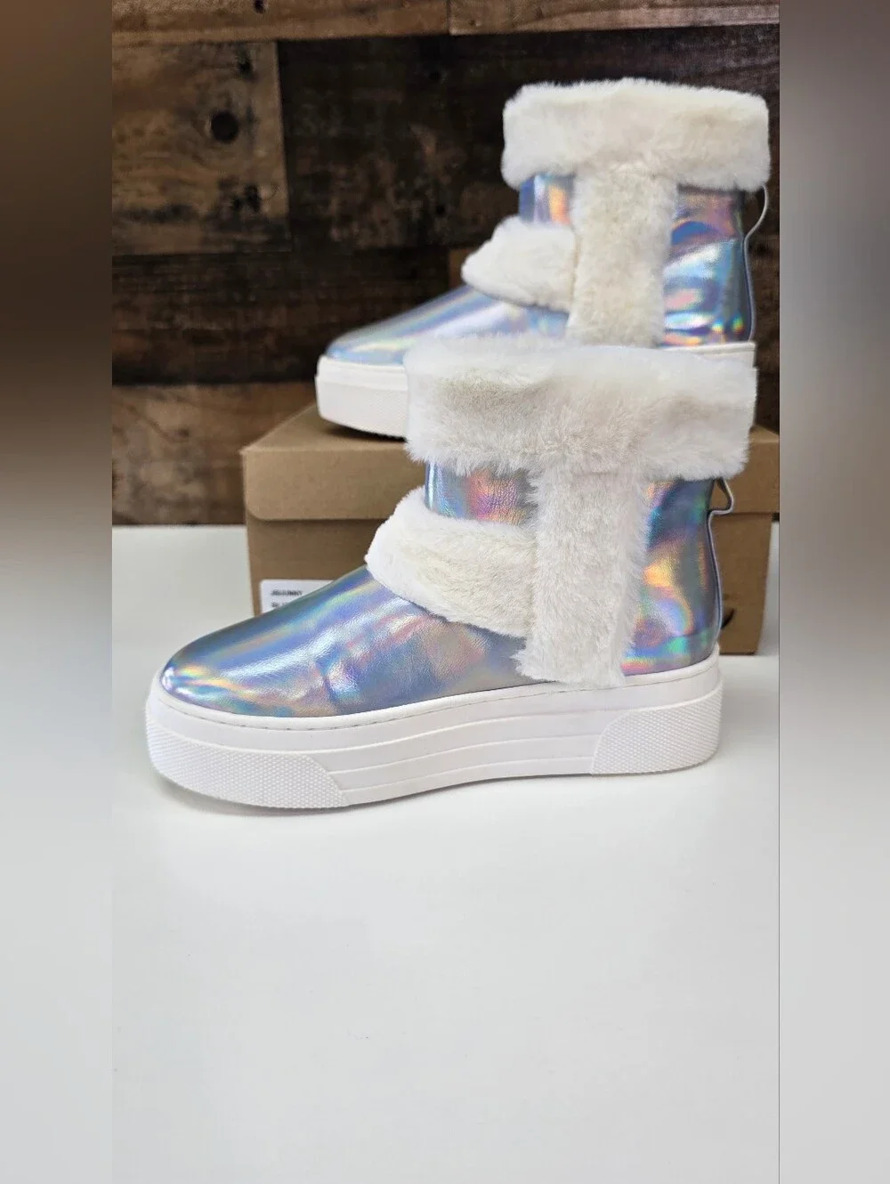 Steve Madden Kids Holographic Silver Faux-Fur Platform Boots Size 2 JBUUNNY